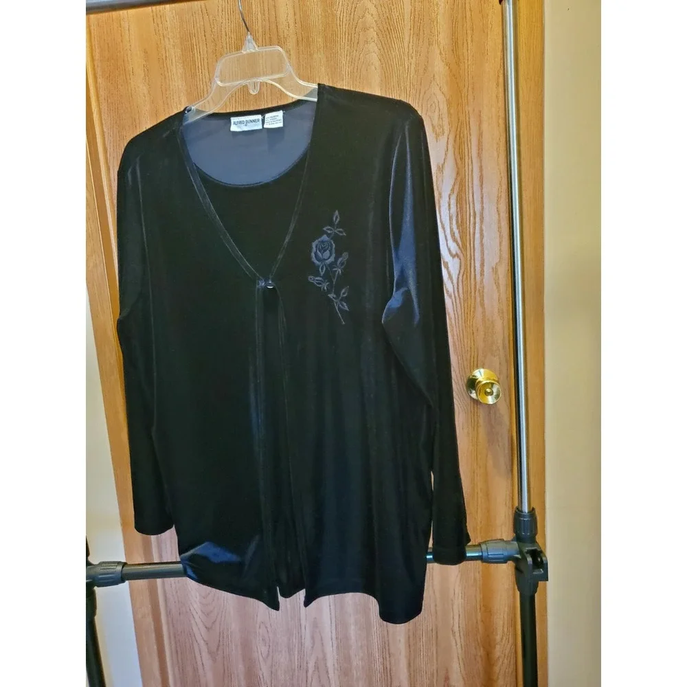 Alfred Dunner 18 Christmas 2 piece sweater set Top Black embroidered rose long s